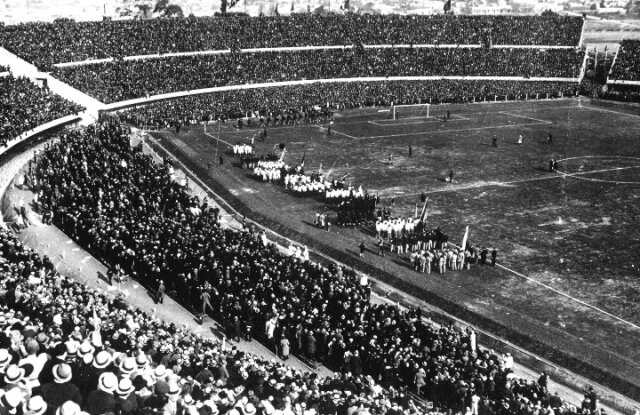 Стадион «Сентенарио» в Монтевидео. 18 июля 1930 года.