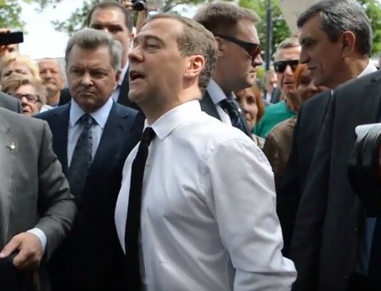 Медведев в Крыму: "Вы держитесь здоровья вам, хорошего настроения"