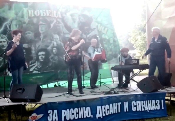 На песне "Украина и Россия" рухнула сцена